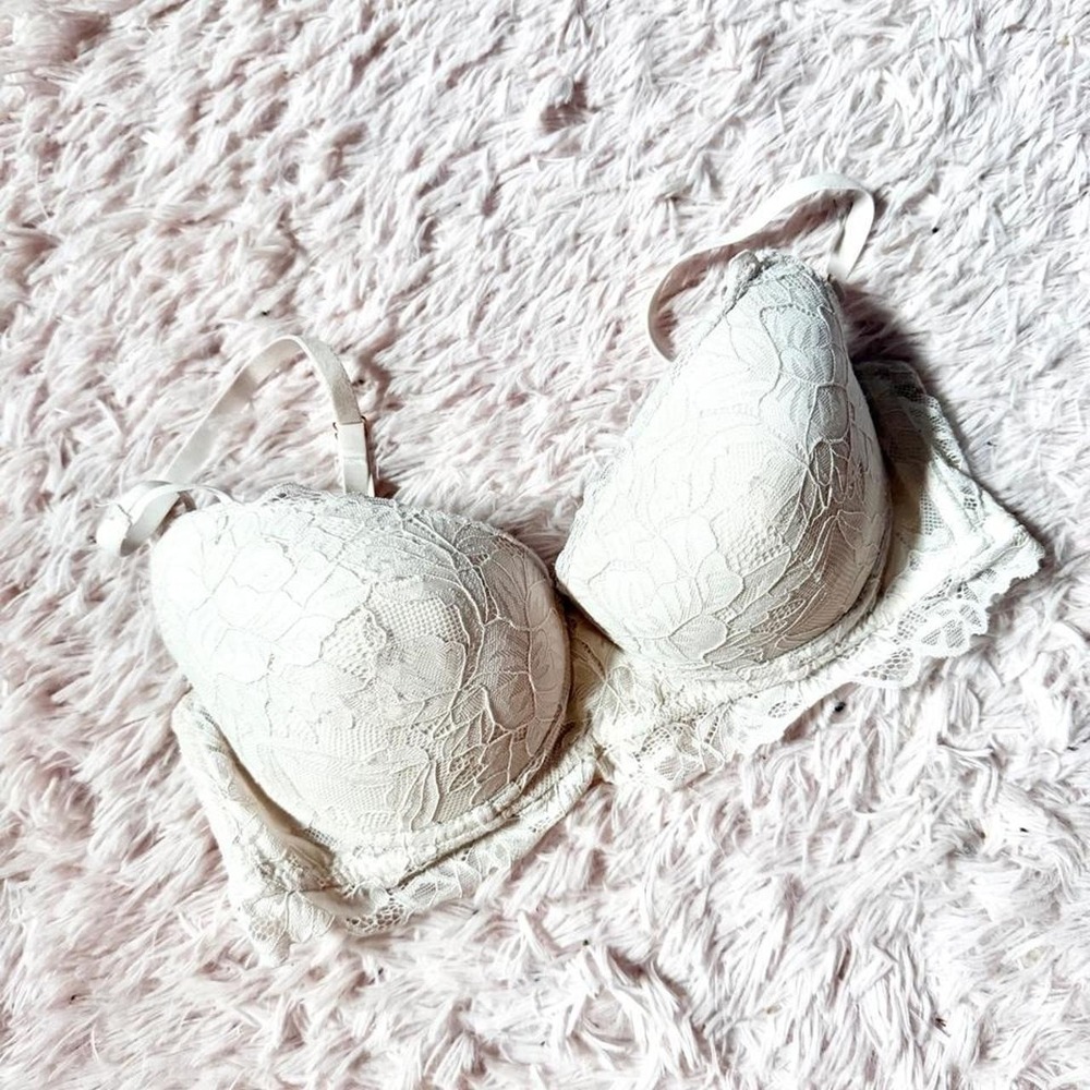 Marilyn Monroe White Lace Delicate Whimsical Lavender Padded Bra Womens 34C Soft